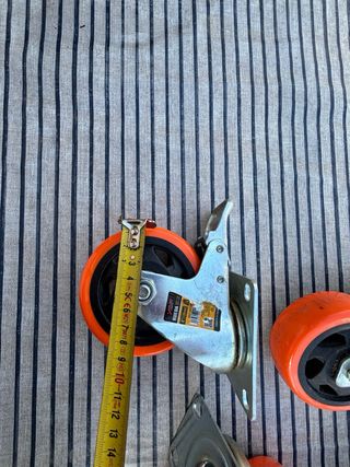 Ruedas Naranjas con Soporte Metálico (Pack 5)