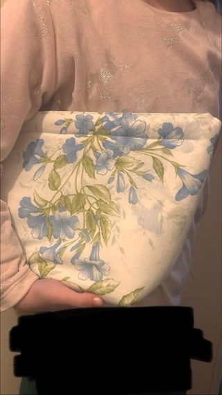 Neceser floral blanco y azul acabo de terminar