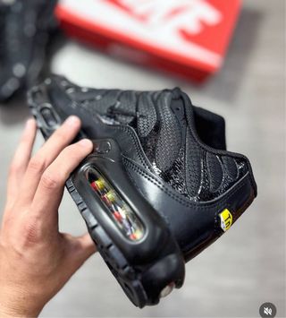 Deportivas Nike Hombre Negras tallan un 42 justo