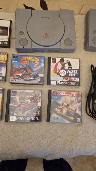 Lote Consola PS1 Gris + 10 Videojuegos