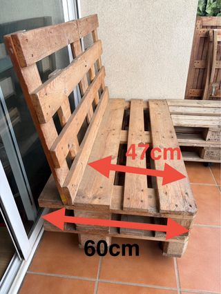 Sofá y mesa de terraza de madera
