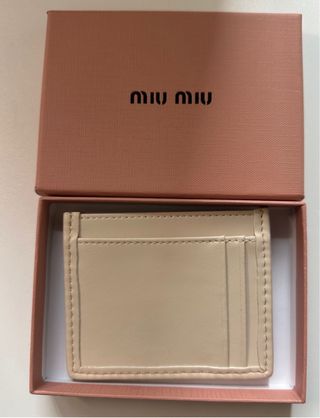 Tarjetero Miu Miu Beige Piel Acolchado