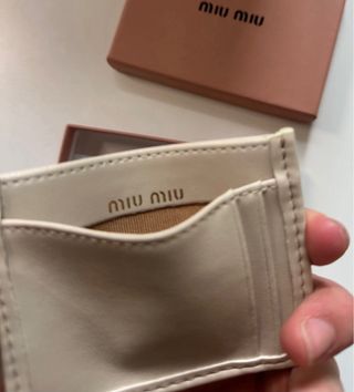 Tarjetero Miu Miu Beige Piel Acolchado