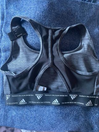 Top deportivo Adidas gris y negro Talla S