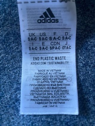 Top deportivo Adidas gris y negro Talla S