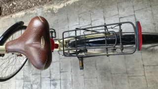 Bicicleta de paseo color crema