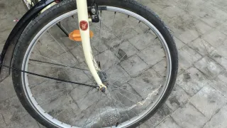 Bicicleta de paseo color crema