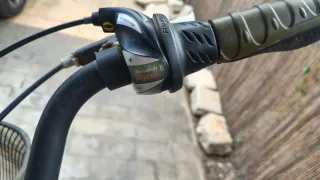 Bicicleta de paseo color crema