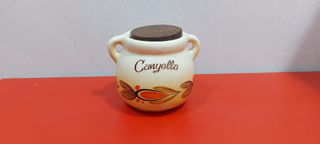 Especieros de cerámica y madera