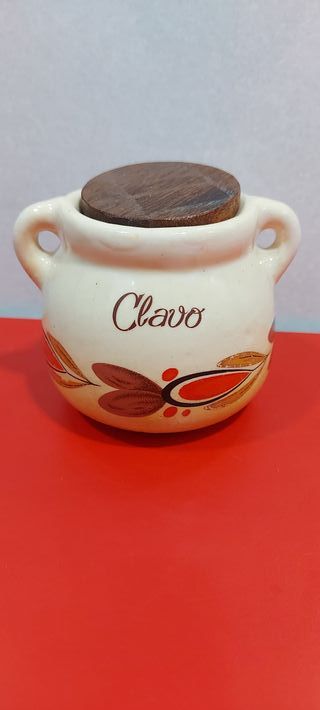 Especieros de cerámica y madera