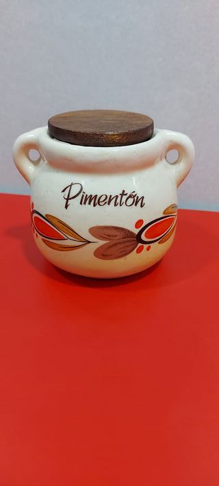 Especieros de cerámica y madera