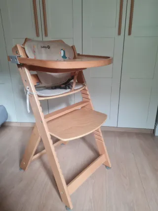 Trona de madera Safety 1st y Trona de viaje.