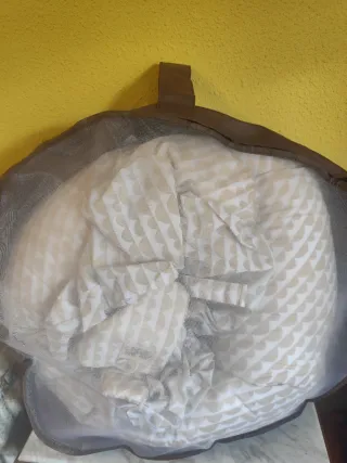 Cojín de lactancia Jane convertible en hamaca.