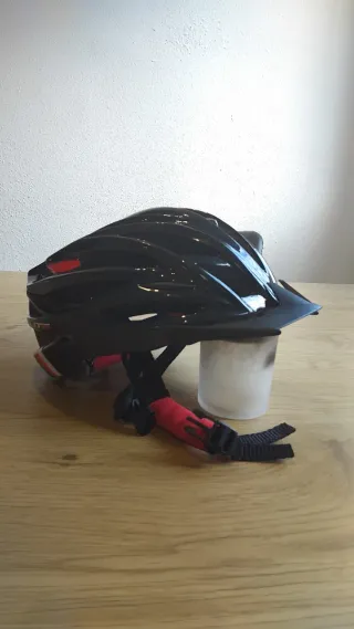 Casco de bici infantil negro. Modelo BH Lite.