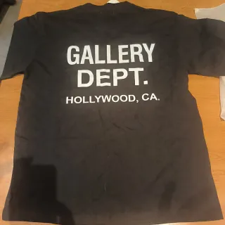 Camiseta Gallery Dept. Negra