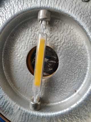 Lámpara de techo dorada con cristal. En Palencia.