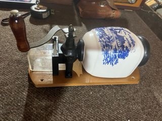 Molinillo de café antiguo