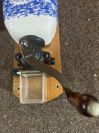 Molinillo de café antiguo