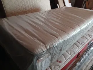 Colchón viscoelástico y base tapizada