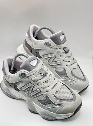 New Balance Mujer Gris tallan justos
