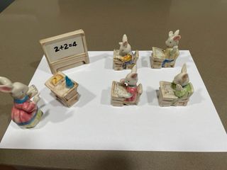 Figuras porcelana conejos escuela