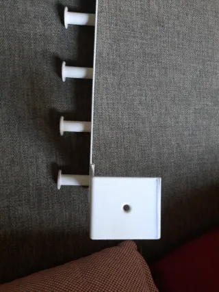 Perchero de puerta metálico blanco