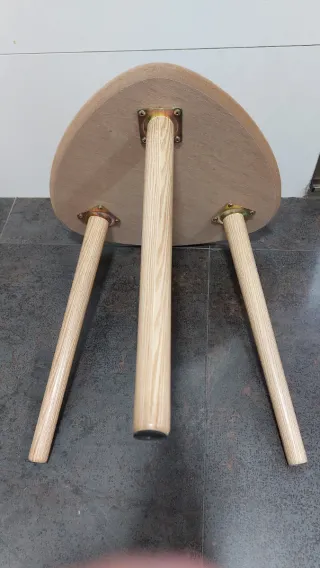 Mesita auxiliar nórdica de madera