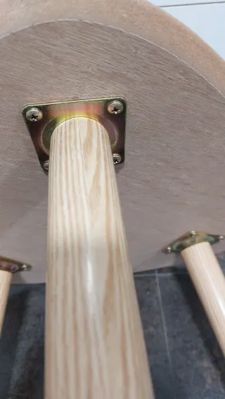 Mesita auxiliar nórdica de madera