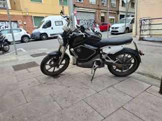 Super Soco TC Scooter Eléctrica Negra/Blanca