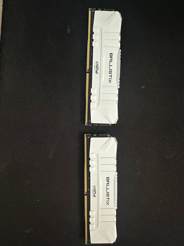 Crucial Ballistix RGB DDR4 3600 mhz 8GBx2 (16GB).