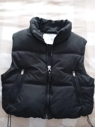 Chaleco acolchado corto negro