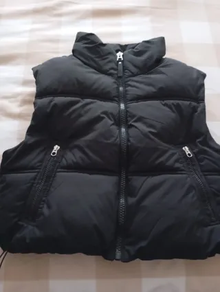 Chaleco acolchado corto negro