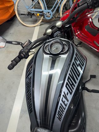 Harley-Davidson Night Rod Negra y Gris