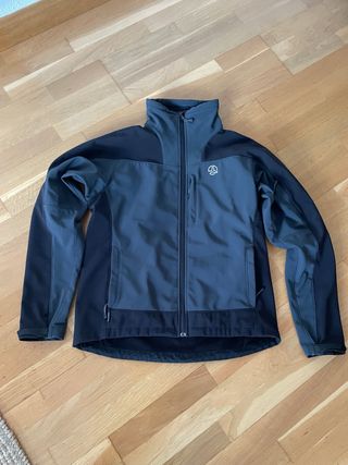 Chaqueta Ternua polar gris y negra