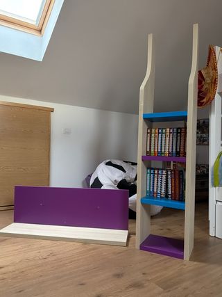 Estantería y estante a juego