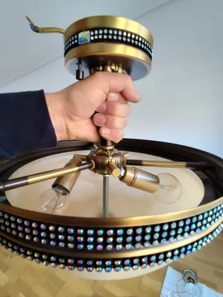 2 Lámparas de techo doradas y blancas. Alabastro.