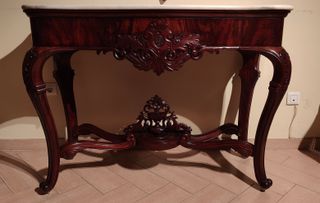 Consola de pared con tapa de mármol – madera talla