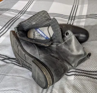 Botines grises con cordones