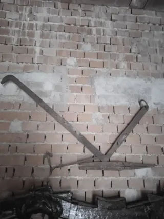 Arado antiguo de metal