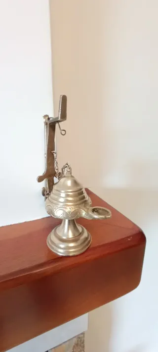 Candil antiguo de bronce tallado. Se puede colgar