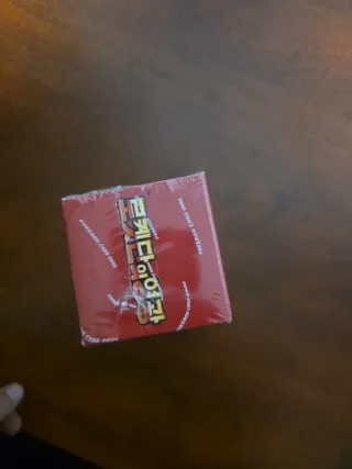 Caja de cartas Pokémon SV10