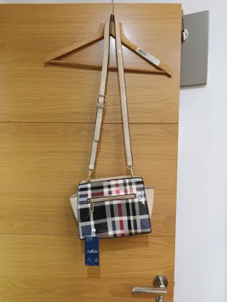 Bolso charol cuadros beige