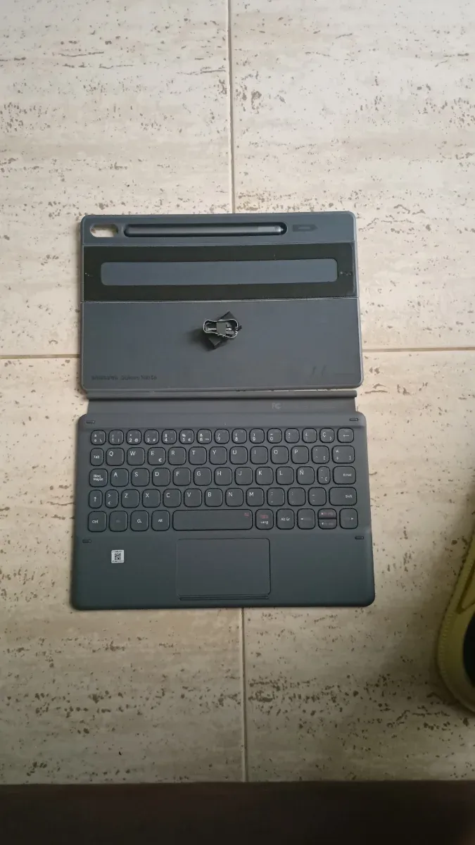 Funda Book Cover S6 con Teclado y Lápiz con punter