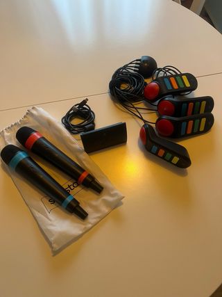 PS3 + Juegos Singstar + Buzz + Micrófonos
