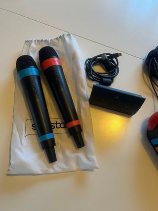 PS3 + Juegos Singstar + Buzz + Micrófonos
