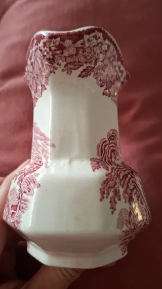 Jarra Enoch Wedgwood roja y blanca