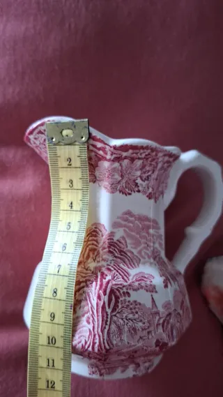 Jarra Enoch Wedgwood roja y blanca