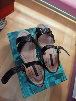 Sandalias negras MTNG verano