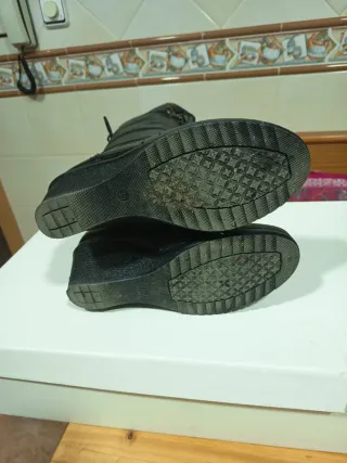 Botas Pirata Negras con Calaveras