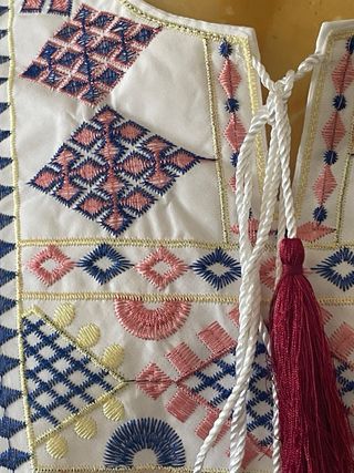 Blusa blanca bordada talla 42